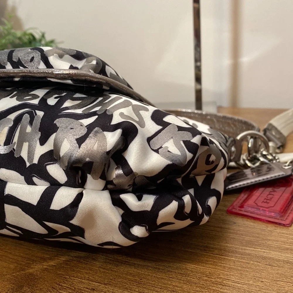 ✨Sold✨ Coach Poppy Floral Graffiti Groovy Shoulder Bag - Picture 8 of 14